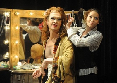 Театр Гешер — Примадонна — Взлеты и падения г-на Эдварда Кинастона, первой леди английской сцены