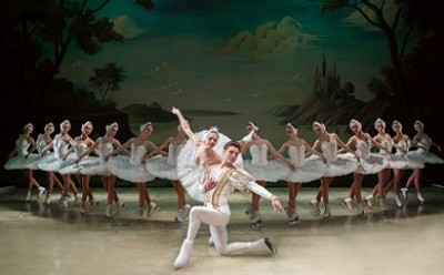 Государственный балет на льду Санкт-Петербурга — Лебединое озеро