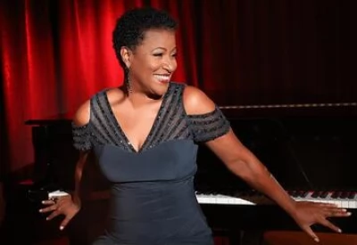 Леди V исполняет блюз